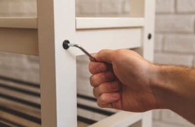 Przewodnik po rodzajach gniazd w elementach złącznych – co warto wiedzieć?